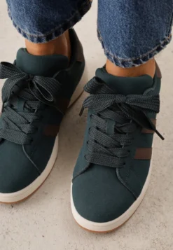 Ciemnozielone Sneakersy Ozdobione Paskami Dolirenna