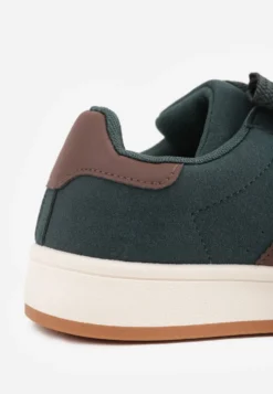 Ciemnozielone Sneakersy Ozdobione Paskami Dolirenna