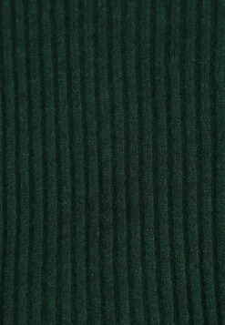 Ciemnozielony Prążkowany Golf z Bawełną o Kroju Slim z Elastycznego Materiału Kuarisa