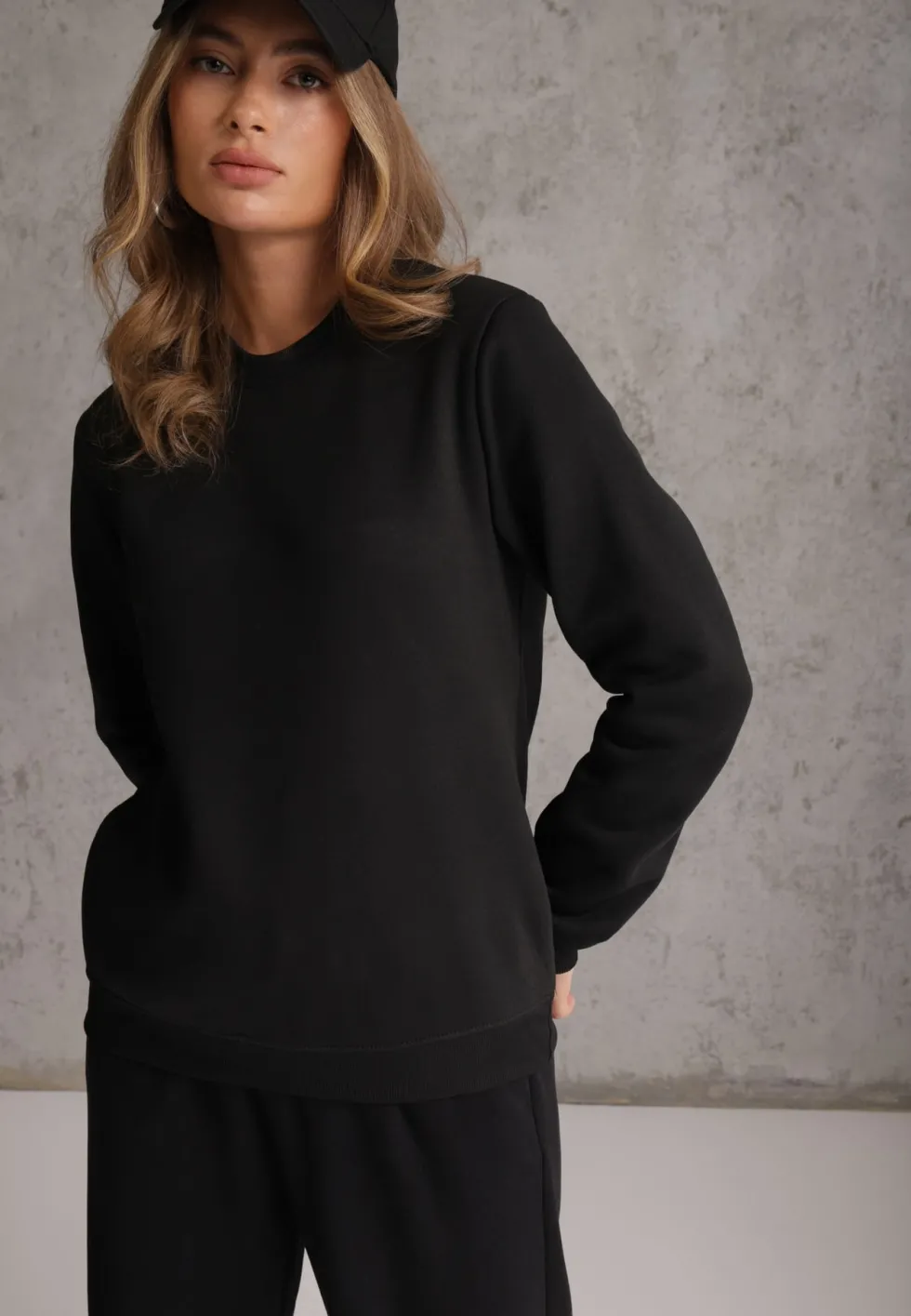 Czarna Bluza Basic Ocieplana Polarem Kaianna