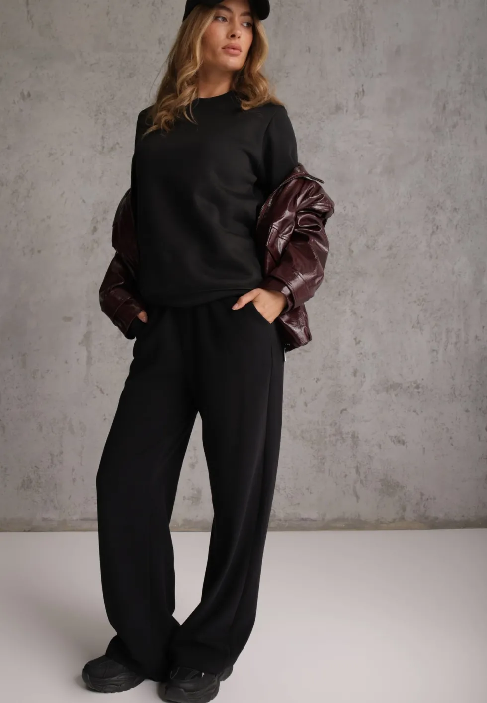 Czarna Bluza Basic Ocieplana Polarem Kaianna