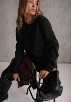 Czarna Bluza Hullu
