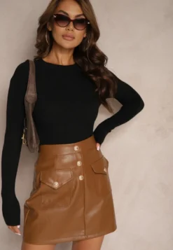 Czarna Bluzka Longsleeve w Cienkie Prążki Terilissa