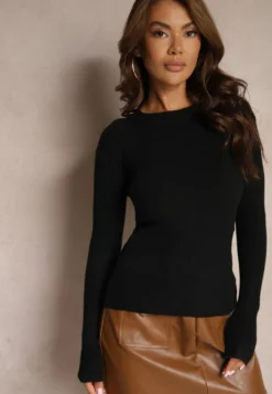 Czarna Bluzka Longsleeve w Cienkie Prążki Terilissa