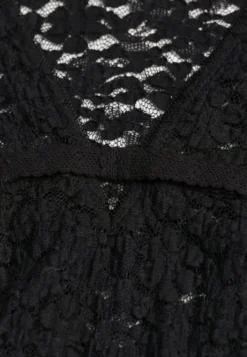 Czarna Bluzka Longsleeve z Koronki z Dekoltem w Kształcie Litery V Lerafera
