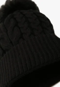 Czarna Czapka Beanie z Ozdobnym Pomponem Norirra