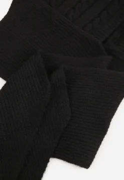 Czarna Czapka Typu Balaclava Połączona z Szalikiem z Wełną Anivalia