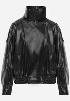 Czarna Kurtka Przejściowa Bomber Jacket z Imitacji Skóry z Połyskiem z Wysoką Stójką Blazara