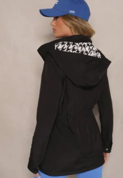 Czarna Kurtka w Stylu Parki ze Ściągaczem w Talii Arivienne