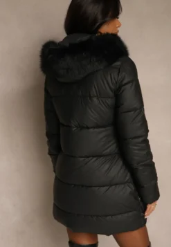 Czarna Pikowana Kurtka o Taliowanym Kroju z Kapturem z Futrem Nalessia