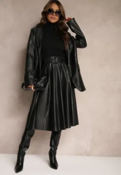 Czarna Plisowana Spódnica w Stylu Preppy o Rozkloszowanym Kroju High Waist z Paskiem Iriviel