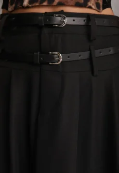 Czarna Rozkloszowana Spódnica w Stylu Preppy z Kieszeniami i Podwójnym Paskiem Doripla