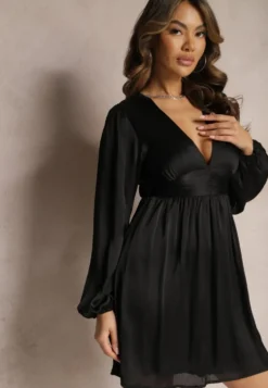 Czarna Rozkloszowana Sukienka Mini z Gumką w Pasie Mokkis