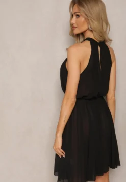 Czarna Rozkloszowana Sukienka z Plisami i Zapięciem przy Karku Mini Dodatkowo Pasek Asmeriema