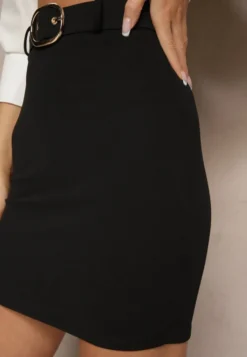 Czarna Spódnica Ołówkowa High Waist Ozdobiona Paskiem z Metaliczną Klamrą Avarie