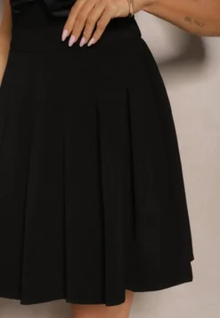 Czarna Spódnica z Wiskozą o Rozkloszowanym Kroju z Plisami i Gumką w Pasie w Stylu Preppy Iliola