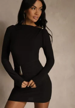 Czarna Sukienka Bodycon z Metalicznymi Ozdobami Vetirale