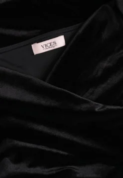Czarna Sukienka z Weluru VICES Off Shoulder z Rozcięciem Elinesh