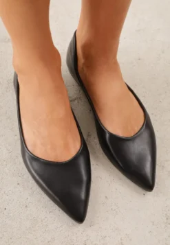 Czarne Balerinki ze Szpiczastymi Noskami w Eleganckim Stylu Lagenaria