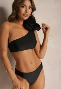 Czarne Bikini 2-Częściowe Stanik z Aplikacją Kwiatu na Jedno Ramię Majtki Typu Figi Valmelba