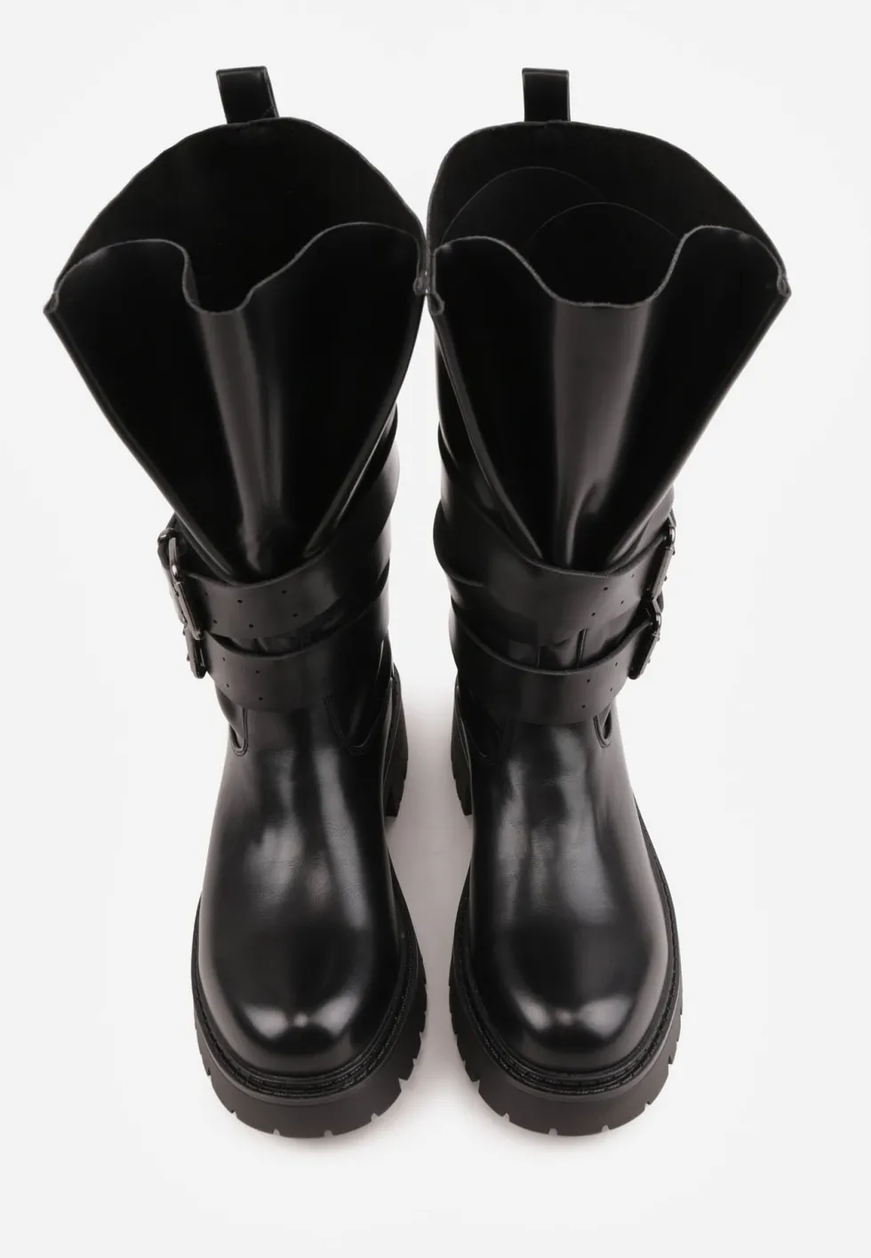 Czarne Botki Biker Boots z Ozdobnymi Paskami ze Sprzączkami i Rozszerzaną Cholewką Tiameca