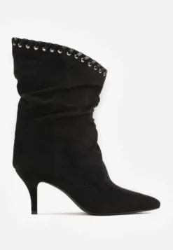 Czarne Botki Slouchy na Szpilce z Imitacji Zamszu z Ozdobnymi Metalowymi Oczkami Tallie