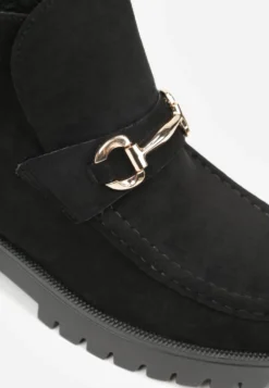 Czarne Botki w Stylu Loafersów Zdobione Metaliczną Aplikacją Aqianey
