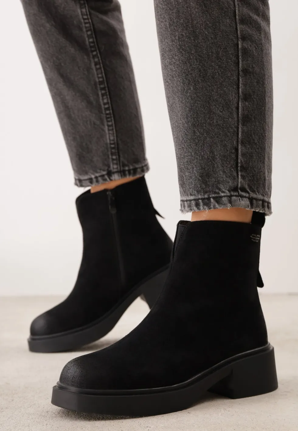Czarne Botki z Zamszu Naturalnego Vintage Wash Jennete