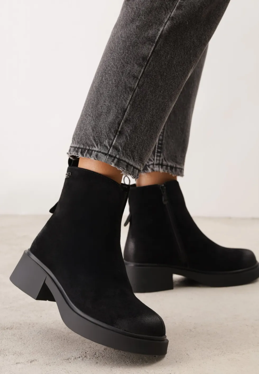 Czarne Botki z Zamszu Naturalnego Vintage Wash Jennete