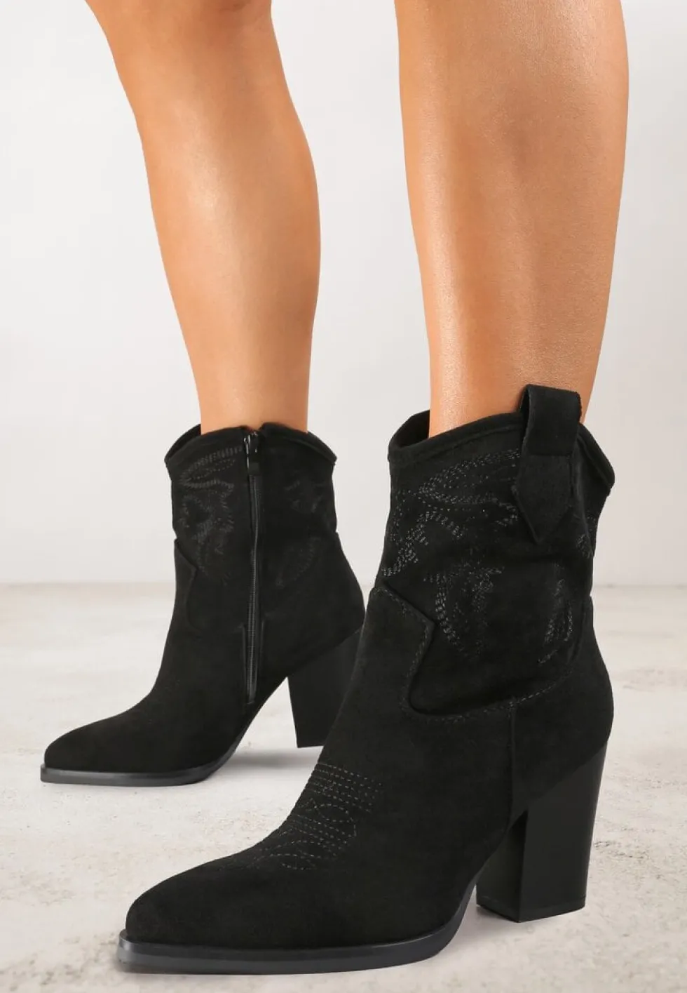 Czarne Brokatowe Botki Kowbojki na Słupku Remirra