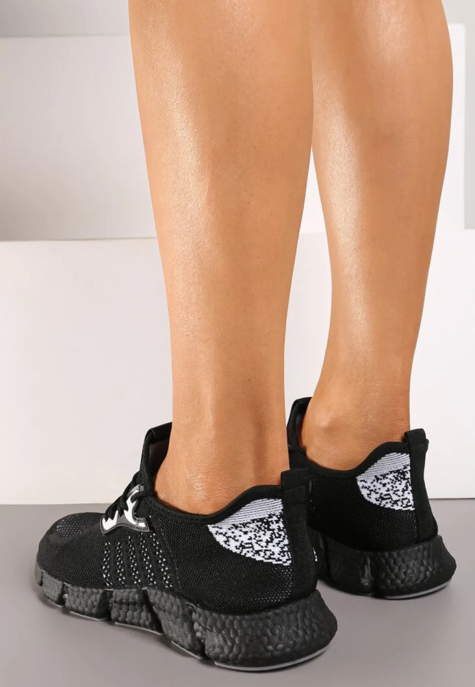 Czarne Buty Sportowe przed Kostkę z Perforacją Shoseal