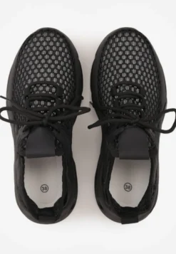 Czarne Buty Sportowe Sneakersy na Platformie Ozdobionej Tłoczeniem Teliriella
