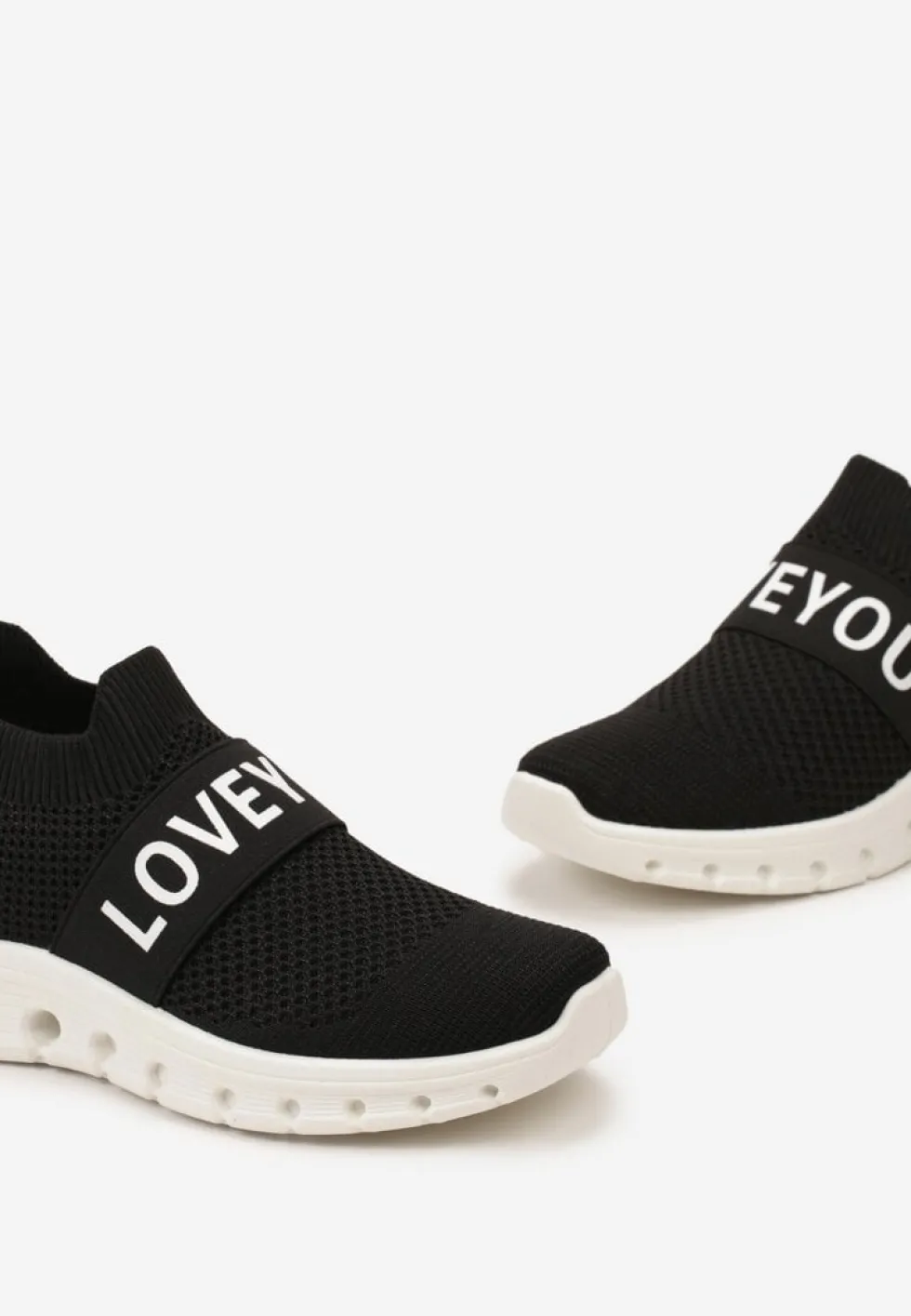 Czarne Buty Sportowe z Napisem LOVE i Elastyczną Cholewką Alaissa