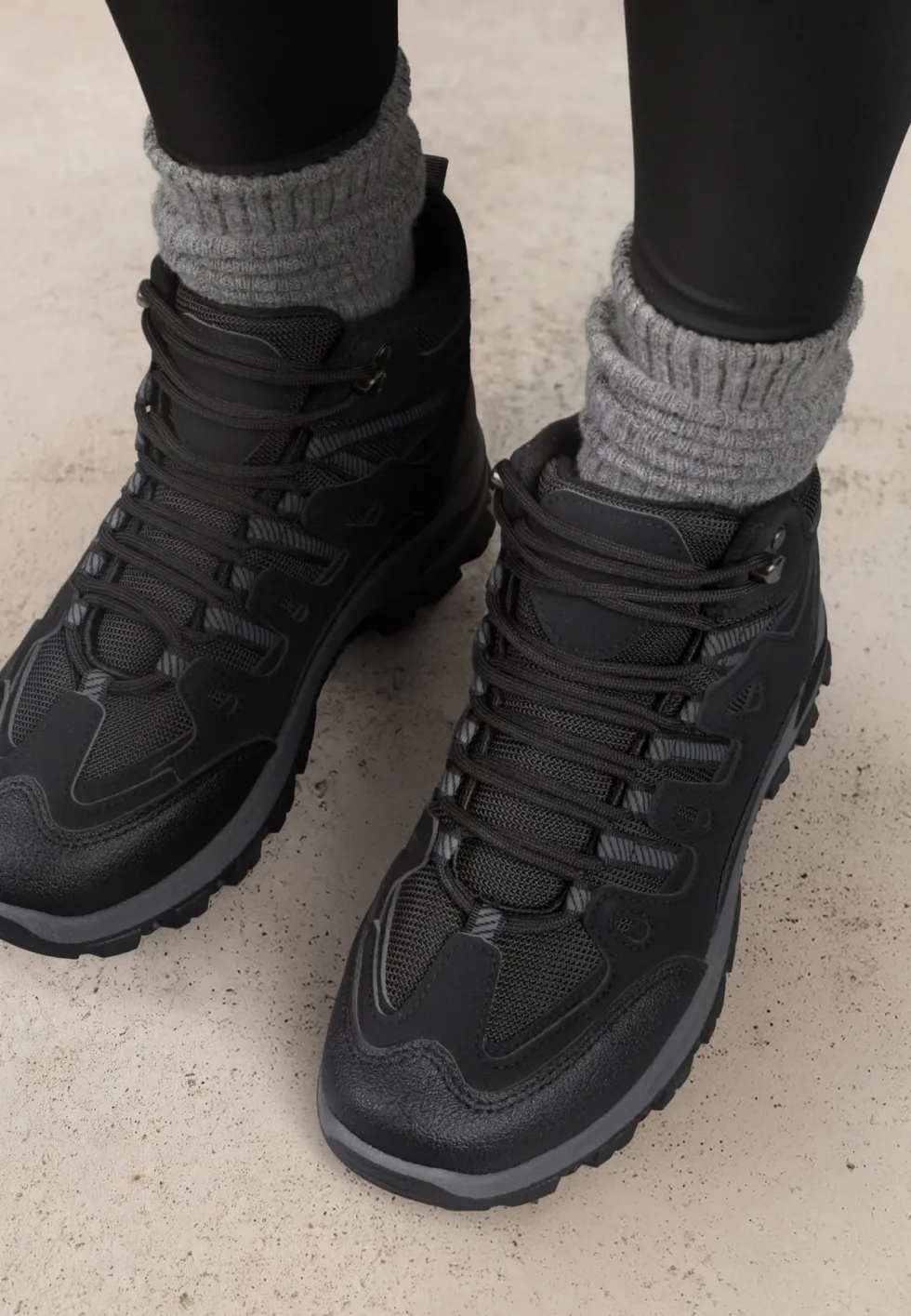 Czarne Buty Trekkingowe Traperki Vices ze Sznurowaną Cholewką Afellie