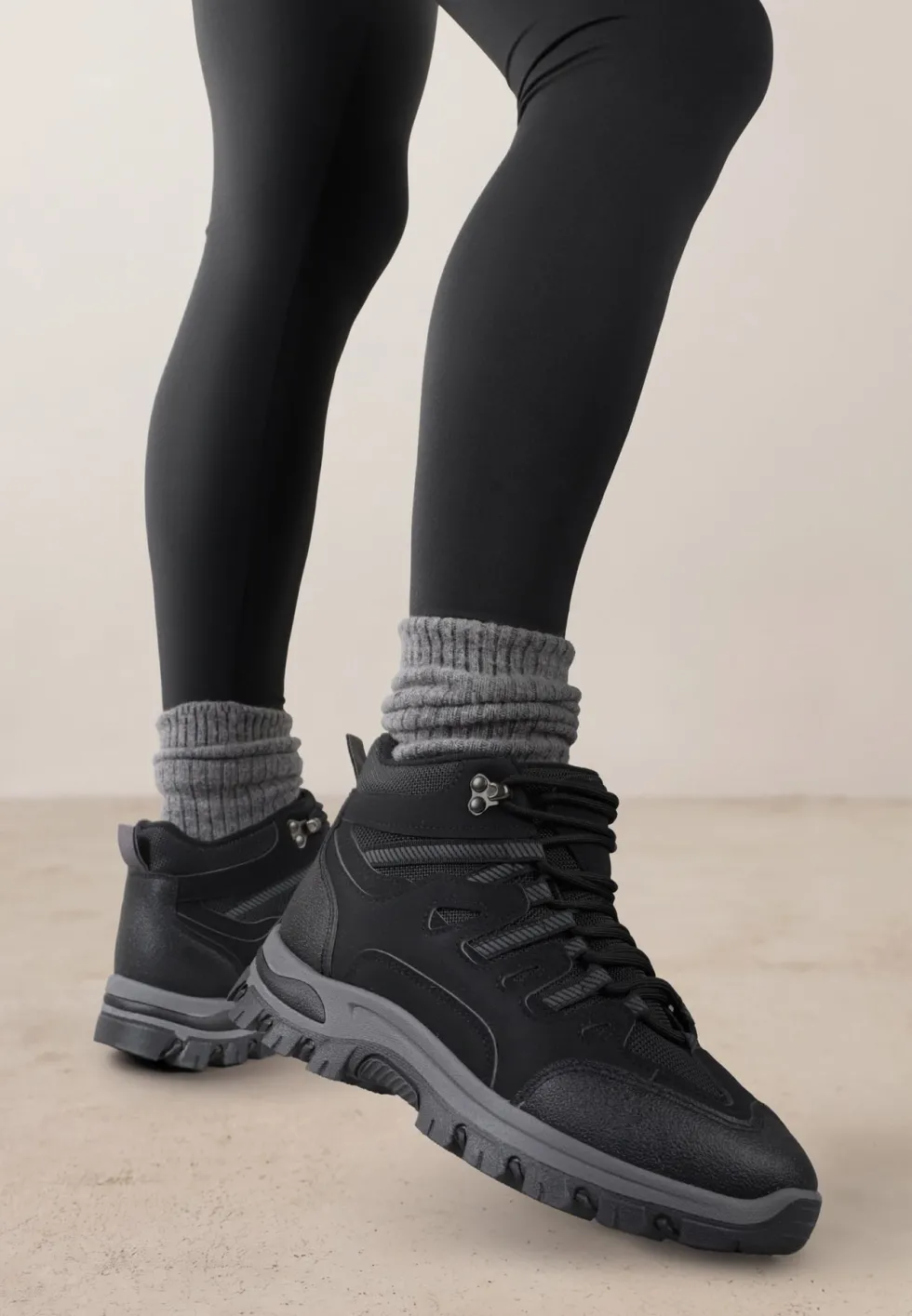 Czarne Buty Trekkingowe Traperki Vices ze Sznurowaną Cholewką Afellie