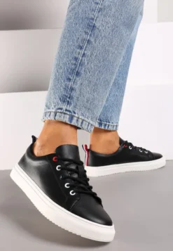 Czarne Casualowe Płaskie Sneakersy z Naturalnej Skóry z Ozdobną Wstawką z Tyłu Militya