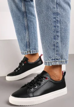 Czarne Casualowe Płaskie Sneakersy z Naturalnej Skóry z Ozdobną Wstawką z Tyłu Militya