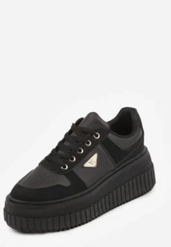 Czarne Chunky Sneakersy z Trójkątną Aplikacją VICES na Platformie Cezaline