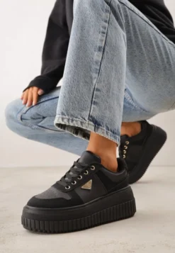 Czarne Chunky Sneakersy z Trójkątną Aplikacją VICES na Platformie Cezaline