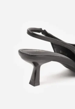 Czarne Czółenka Sandały Vices na Kaczuszce Typu Slingback Ozdobione Metaliczną Aplikacją Lilarunea