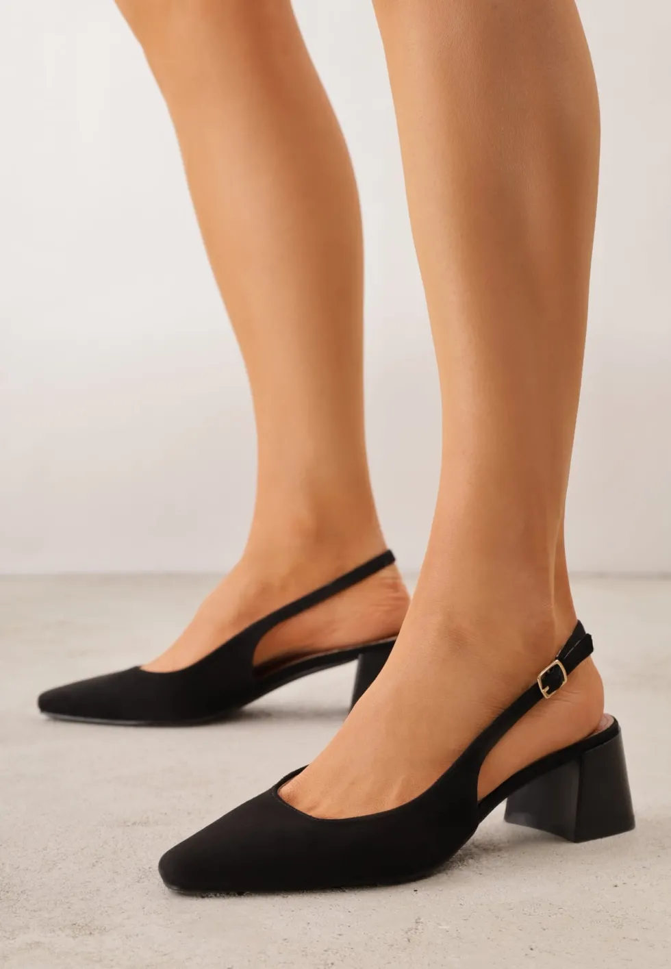 Czarne Czółenka VICES Slingback na Geometrycznym Słupku Messeleia