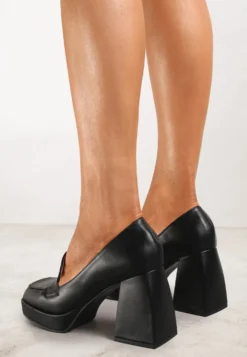 Czarne Czółenka z Noskiem w Kwadrat na Słupku i Platformie z Ozdobnym Wycięciem Drizona