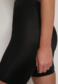 Czarne Elastyczne Szorty Biker Modelujące High Waist Swierisa
