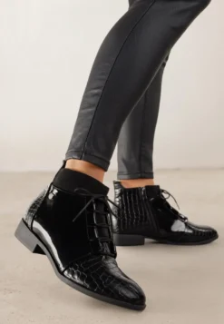 Czarne Eleganckie Botki Vices ze Sznurowaną Cholewką Vlerrie
