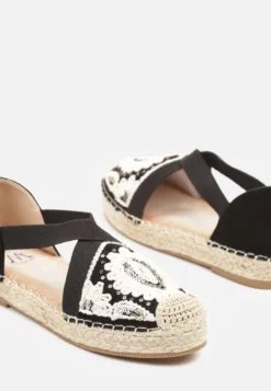 Czarne Espadryle w Stylu Boho Zdobione Haftem Cekinami i Plecionką Idariva