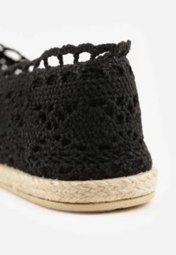 Czarne Espadryle z Ażurową Cholewką i Plecioną Podeszwą Gratifyinglys