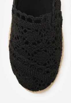 Czarne Espadryle z Ażurową Cholewką i Plecioną Podeszwą Gratifyinglys
