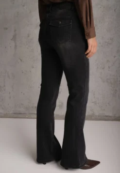 Czarne Jeansy Flare High Waist Bogate w Bawełnę z Kieszonkami z Klapami z Tyłu Anattisa