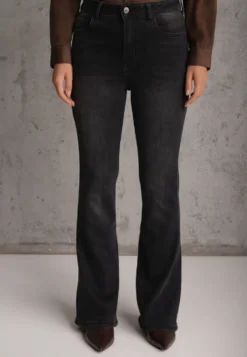 Czarne Jeansy Flare High Waist Bogate w Bawełnę z Kieszonkami z Klapami z Tyłu Anattisa