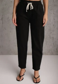 Czarne Jeansy Mom Fit z Bawełny ze Ściągaczem w Talii Carilera